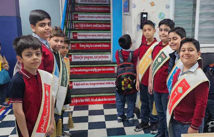 خوشامدگویی و استقبال از دانش آموزان چهارخانه به همراه انجام صبحگاه انگلیسی 3