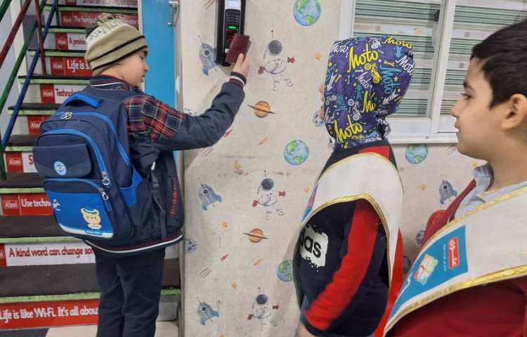 خوشامدگویی و استقبال از دانش آموزان گروه آبی 2