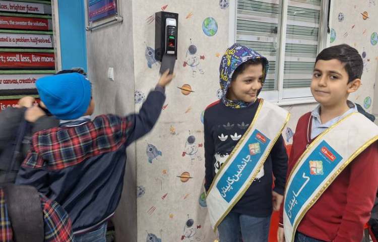 خوشامدگویی و استقبال از دانش آموزان گروه آبی 4