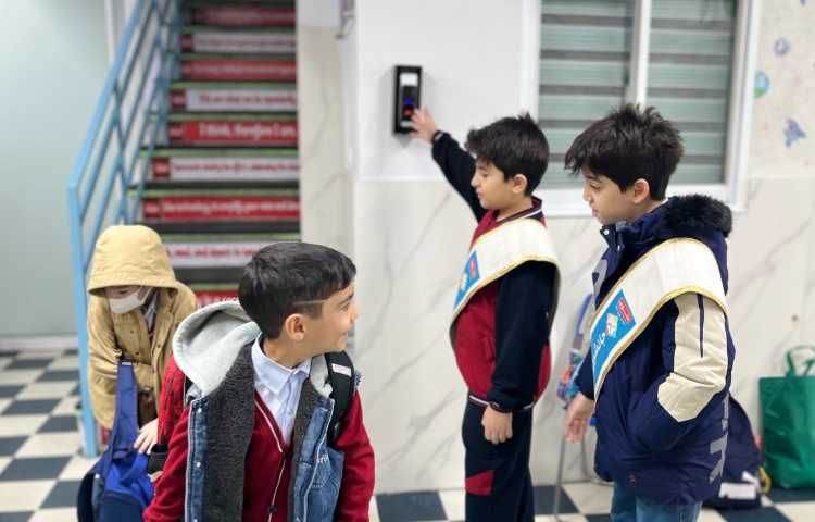 خوشامدگویی و صبحگاه گروه آبی 2