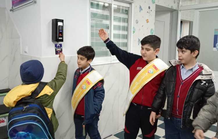 خوشامدگویی و صبحگاه گروه زرد طرح چهارخانه 4