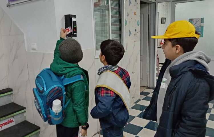 خوشامدگویی و صبحگاه گروه زرد 4