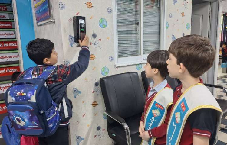 خوشامدگویی و صیحگاه گروه آبی 6