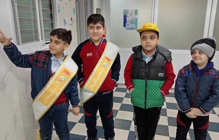 خوشامدگویی گروه زرد طرح چهارخانه 1