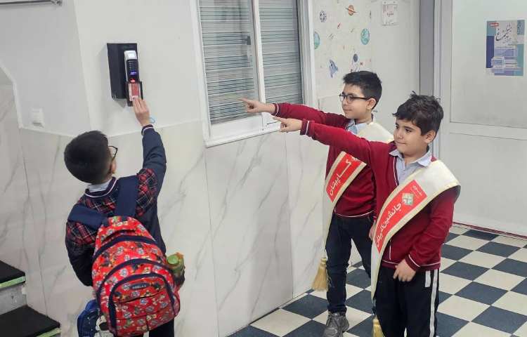 خوشامدگویی گروه قرمز ( طرح چهارخانه) به زبان انگلیسی 2