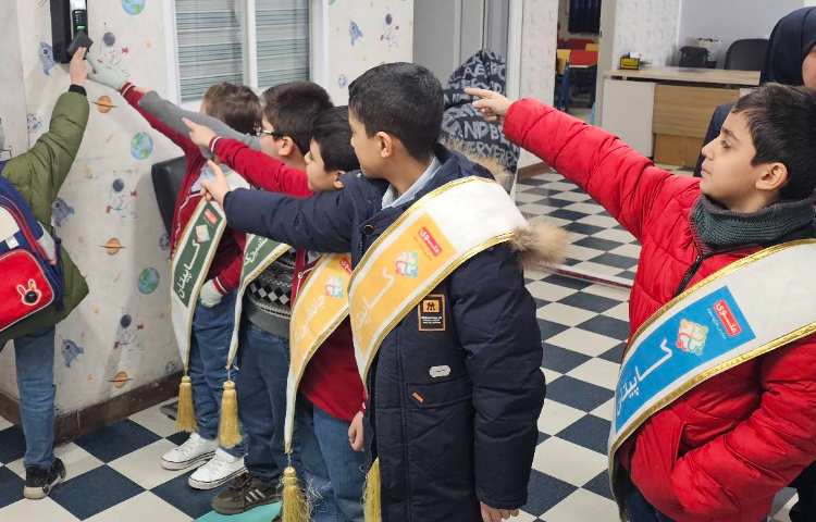 خوشامدگویی گروه های چهار خانه در هنگام ورود دانش آموزان 2