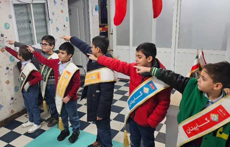 خوشامدگویی گروه های چهار خانه در هنگام ورود دانش آموزان 4