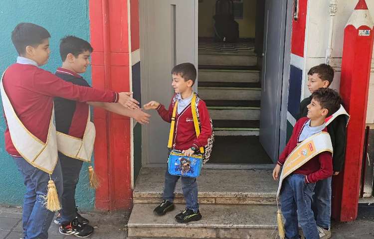 خوشامدگویی گویی و استقبال از دانش آموزان چهارخانه 2