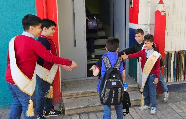 خوشامدگویی گویی و استقبال از دانش آموزان چهارخانه 5