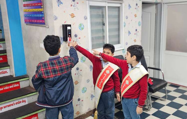 خوشامدگویی گویی و استقبال از دانش آموزان گروه قرمز 1