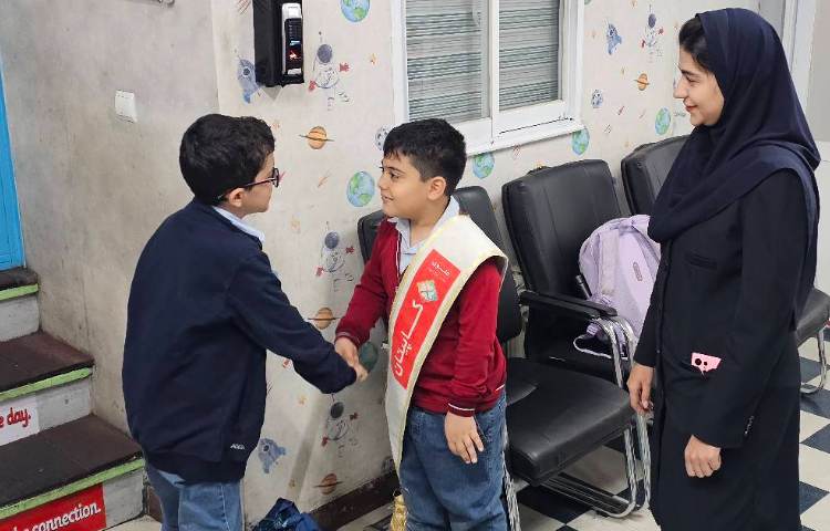 خوشامدگویی گویی و استقبال از دانش آموزان گروه قرمز 1