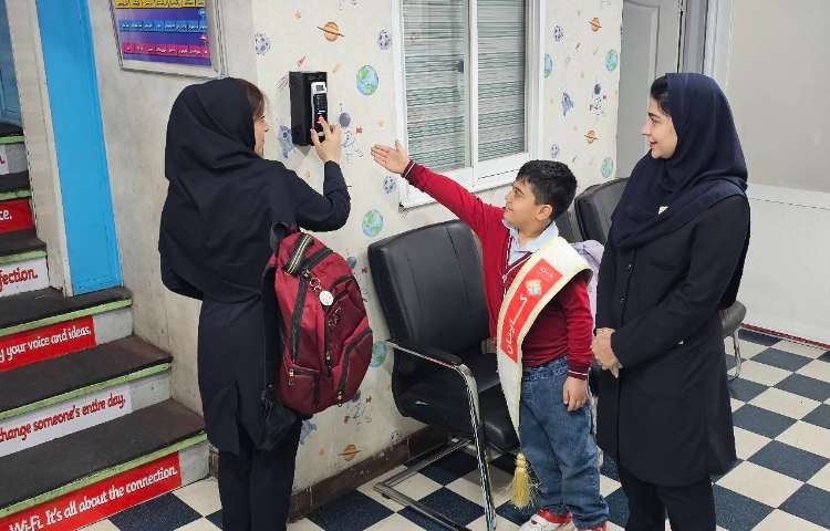 خوشامدگویی گویی و استقبال از دانش آموزان گروه قرمز 2