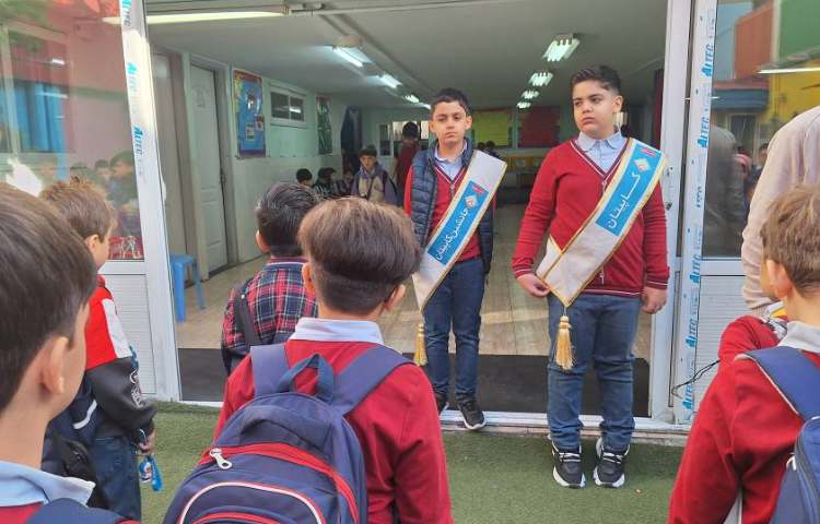 خوشامد گویی و استقبال گروه آبی از دانش آموزان 1