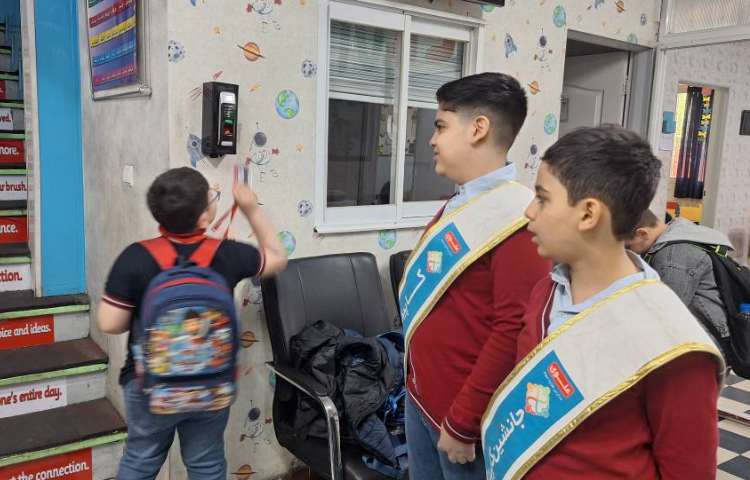 خوشامد گویی و استقبال گروه آبی از دانش آموزان 2