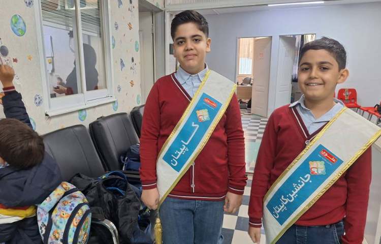 خوشامد گویی و استقبال گروه آبی از دانش آموزان