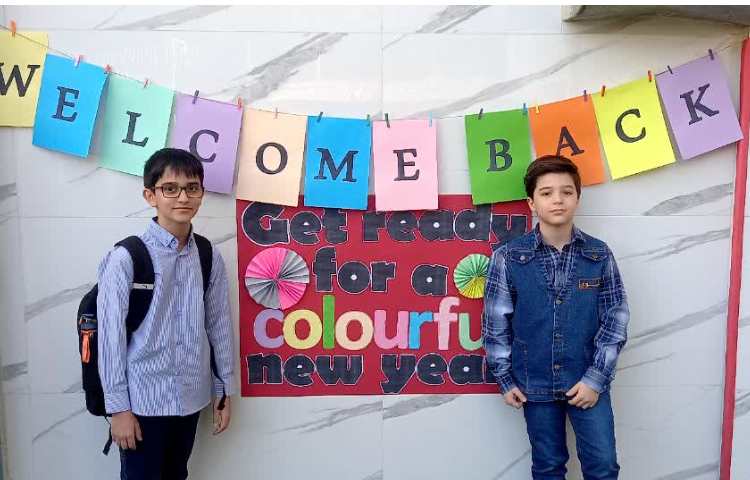 خوشامد گویی گروه زبان به دانش آموزان در اولین روز مدرسه 5