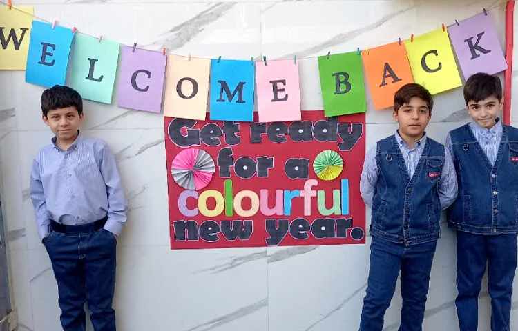 خوشامد گویی گروه زبان به دانش آموزان در اولین روز مدرسه 6