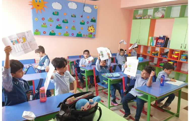 خوش آمدگویی به دانش آموزان، همراه با بازی do it 5