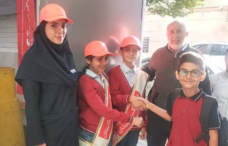 خوش آمدگویی گروه قرمز طرح چهارخانه 1