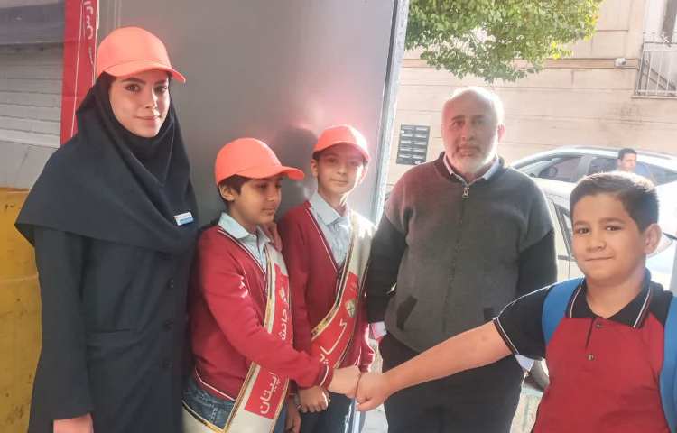 خوش آمدگویی گروه قرمز طرح چهارخانه 2