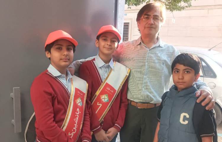 خوش آمدگویی گروه قرمز طرح چهارخانه 4