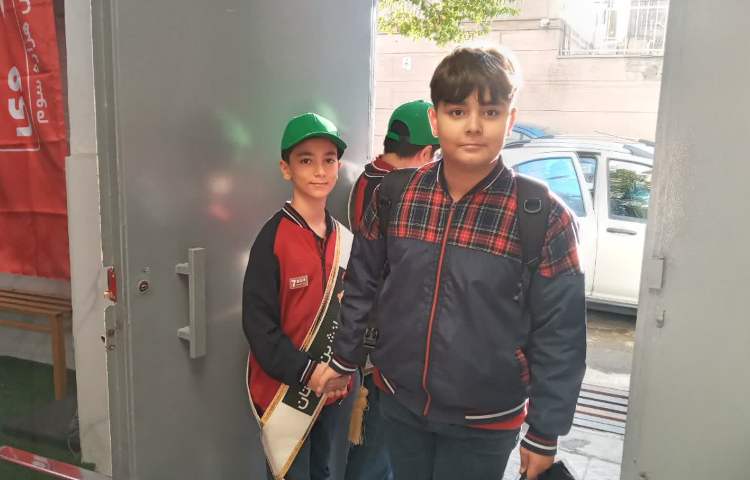 خوش آمد گویی طرح چهارخانه گروه قرمز