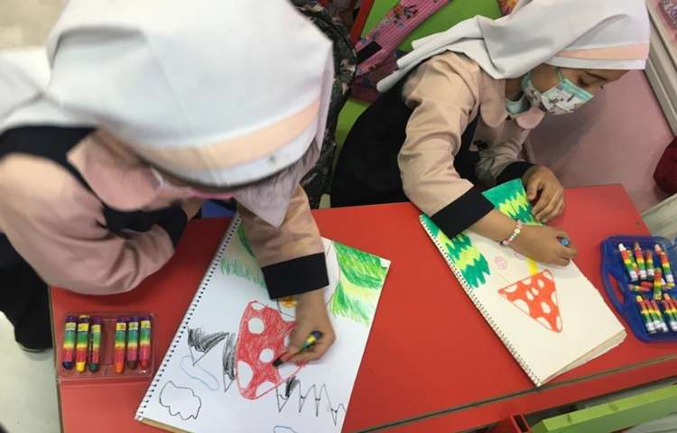 خونه قارچی،آموزش تنالیته رنگ سبز و شناخت سایه روشن 5