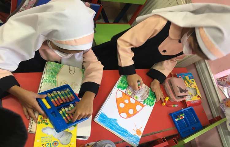 خونه قارچی،آموزش تنالیته رنگ سبز و شناخت سایه روشن 9