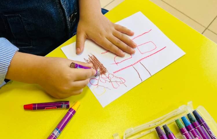 خیابان با درخت پاییزی 1