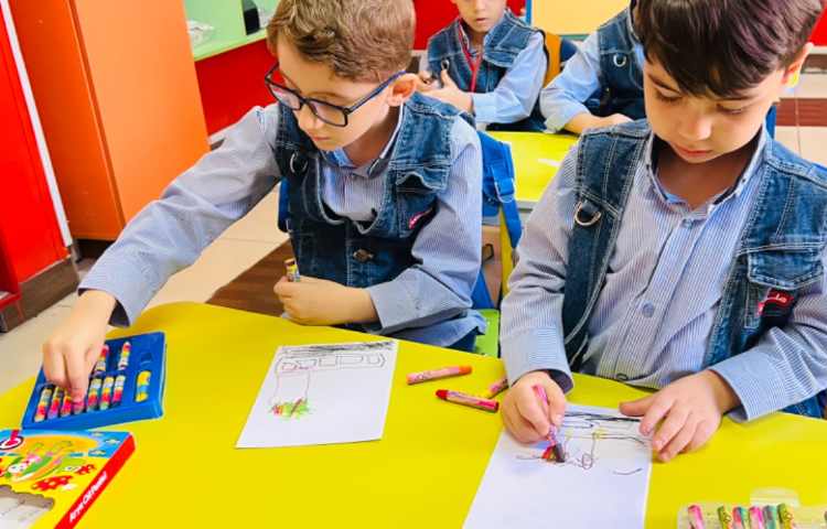 خیابان با درخت پاییزی 2