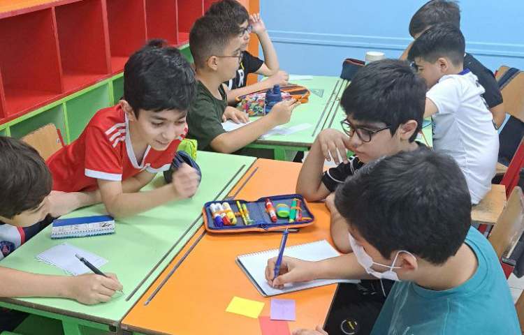 داستان نویسی و کارگروهی در کلاس زبان