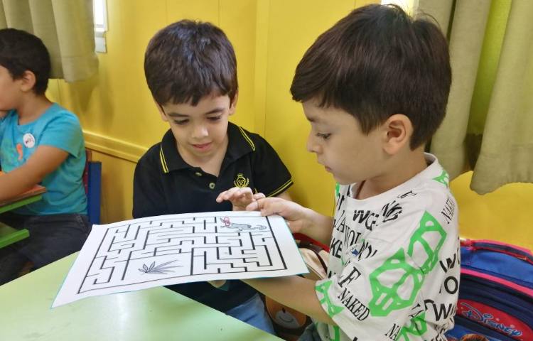 : دانشمندان کوچک، بازی ماز جهت آشنایی با خواص آهنربا