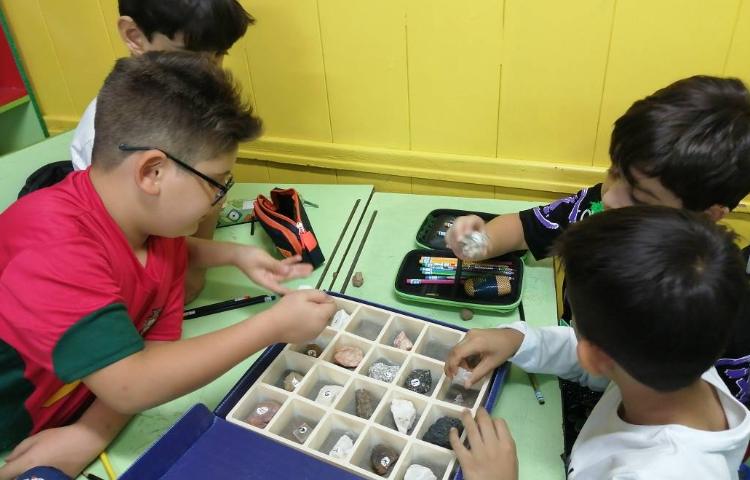 : دانشمندان کوچک، سنگ و خاک 5