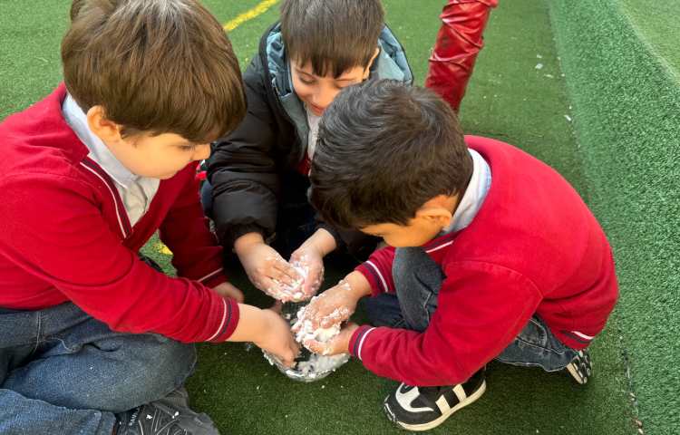 دانشمند کوچک:درست کردن برف مصنوعی 3