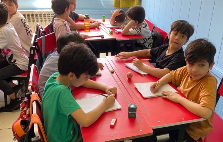 دانشمند کوچک(ریاضی) مروری بر ساعت همراه با بازی و تقویت جمله سازی 1