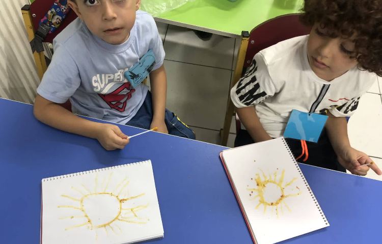 دانشمند کوچک(نقتشی با زردچوبه) 3