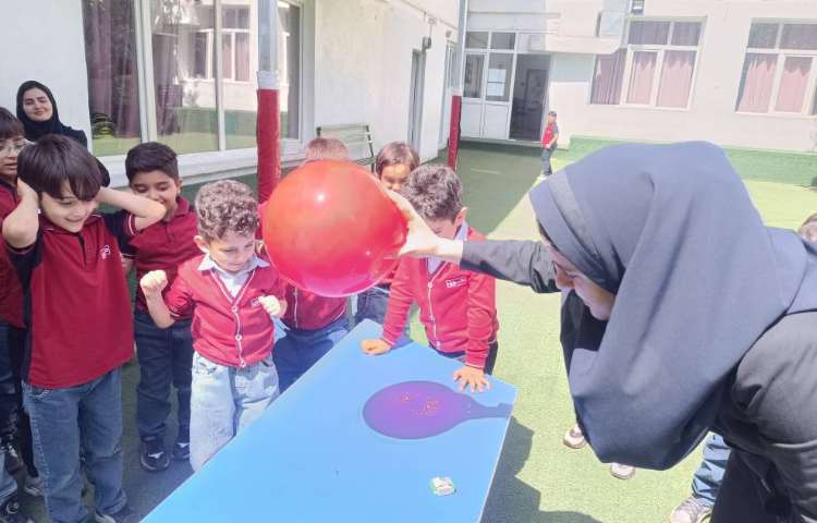 دانشمند کوچک (بادکنک و پونز) 2