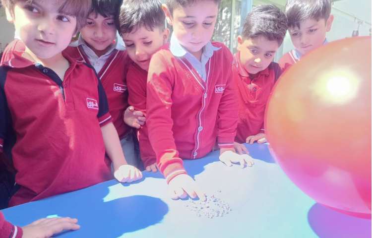 دانشمند کوچک (بادکنک و پونز) 4