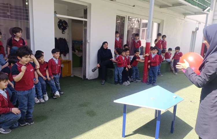 دانشمند کوچک (بادکنک و پونز) 7