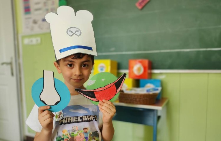 : دانشمند کوچک، بازی با فلش کارت های حواس 5گانه، کلاژ حواس