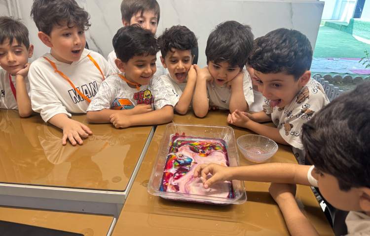 دانشمند کوچک: بازی رنگ‌ها و لزوم استفاده از مایع دستشویی موقع شستن دست‌ها 1