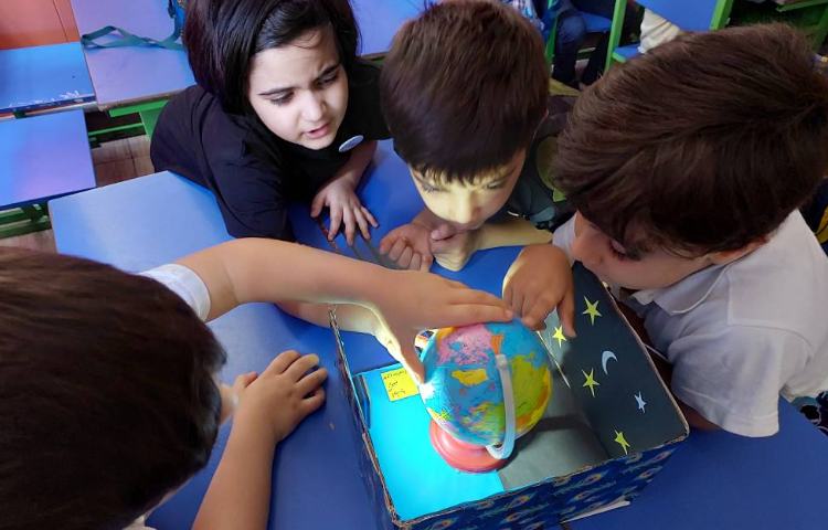 :دانشمند کوچک با موضوع چگونگی پیدایش شب و روز 1