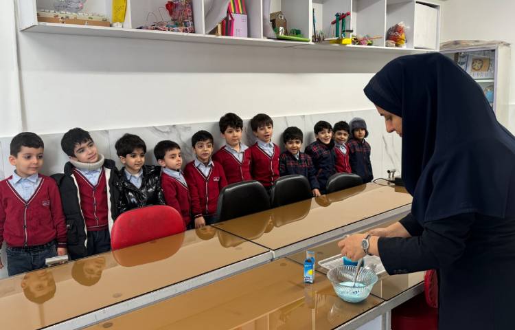 دانشمند کوچک: خمیردندان فیل 1