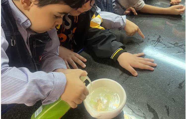 دانشمند کوچک فرار میکروب ها