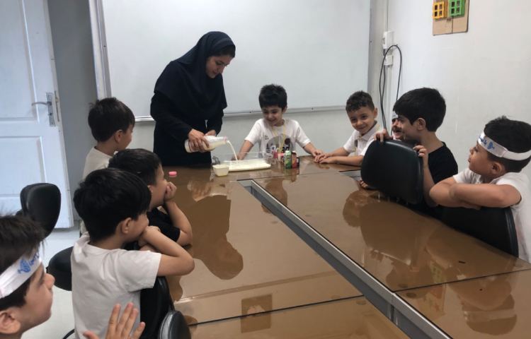 دانشمند کوچک: فوران رنگ‌ها با مایع دستشویی 1