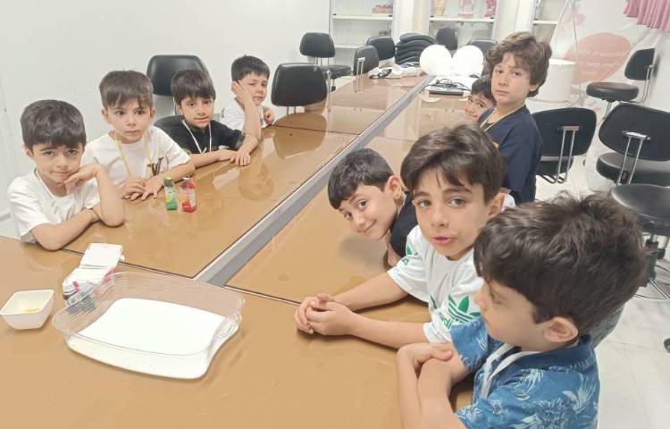 دانشمند کوچک مبحث: آزمایش بازی با رنگ‌ها