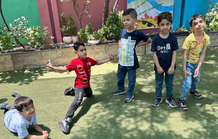 دانشمند کوچک و سایه بازی 1