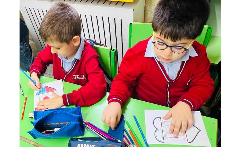دانش آموزان به مناسبت یادگیری کلمه ی ( بابا ) برای پدران خود کاردستی درست کردند 1