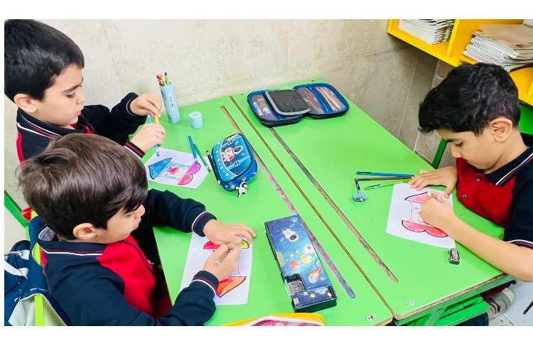دانش آموزان به مناسبت یادگیری کلمه ی ( بابا ) برای پدران خود کاردستی درست کردند 4