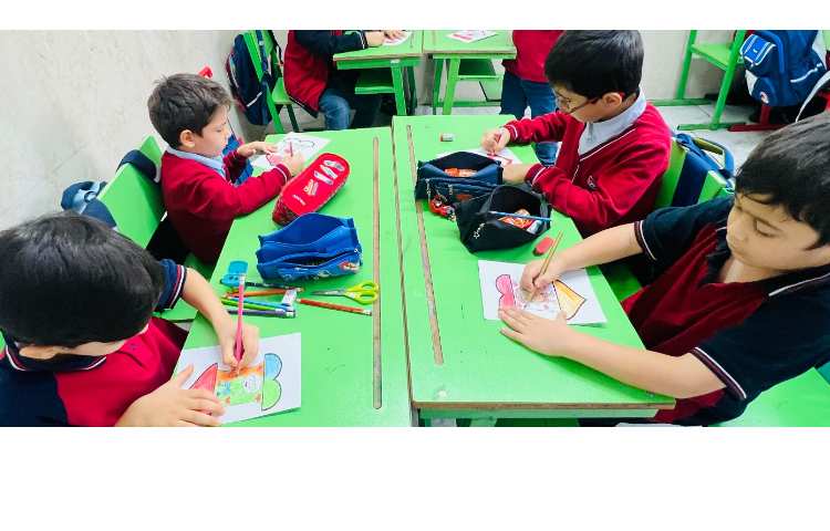 دانش آموزان به مناسبت یادگیری کلمه ی ( بابا ) برای پدران خود کاردستی درست کردند 8